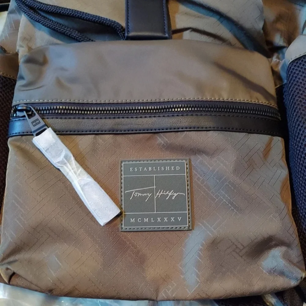 TOMMY HILFIGER MOCHILA SIGNATURE FLAP BACKPACK BNWT - RETIRED $200 1 Left!